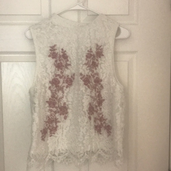 Tops - Lace tank with flowers
